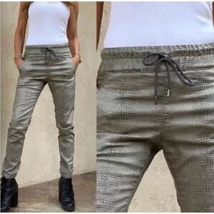 Bevy Flog Shely Original Pant Silver Sage Gray Snakeskin Print Cotton Size 24 (2